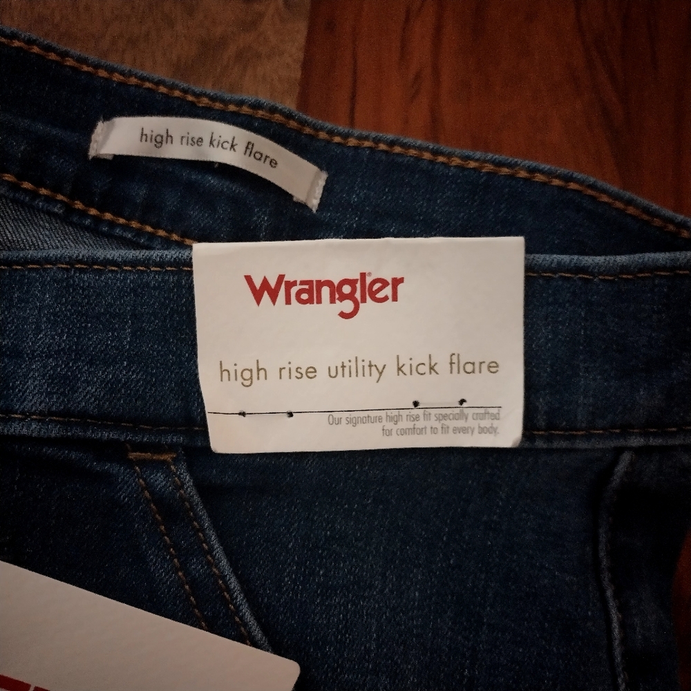 Ladies Jeans - Picture 4 of 5